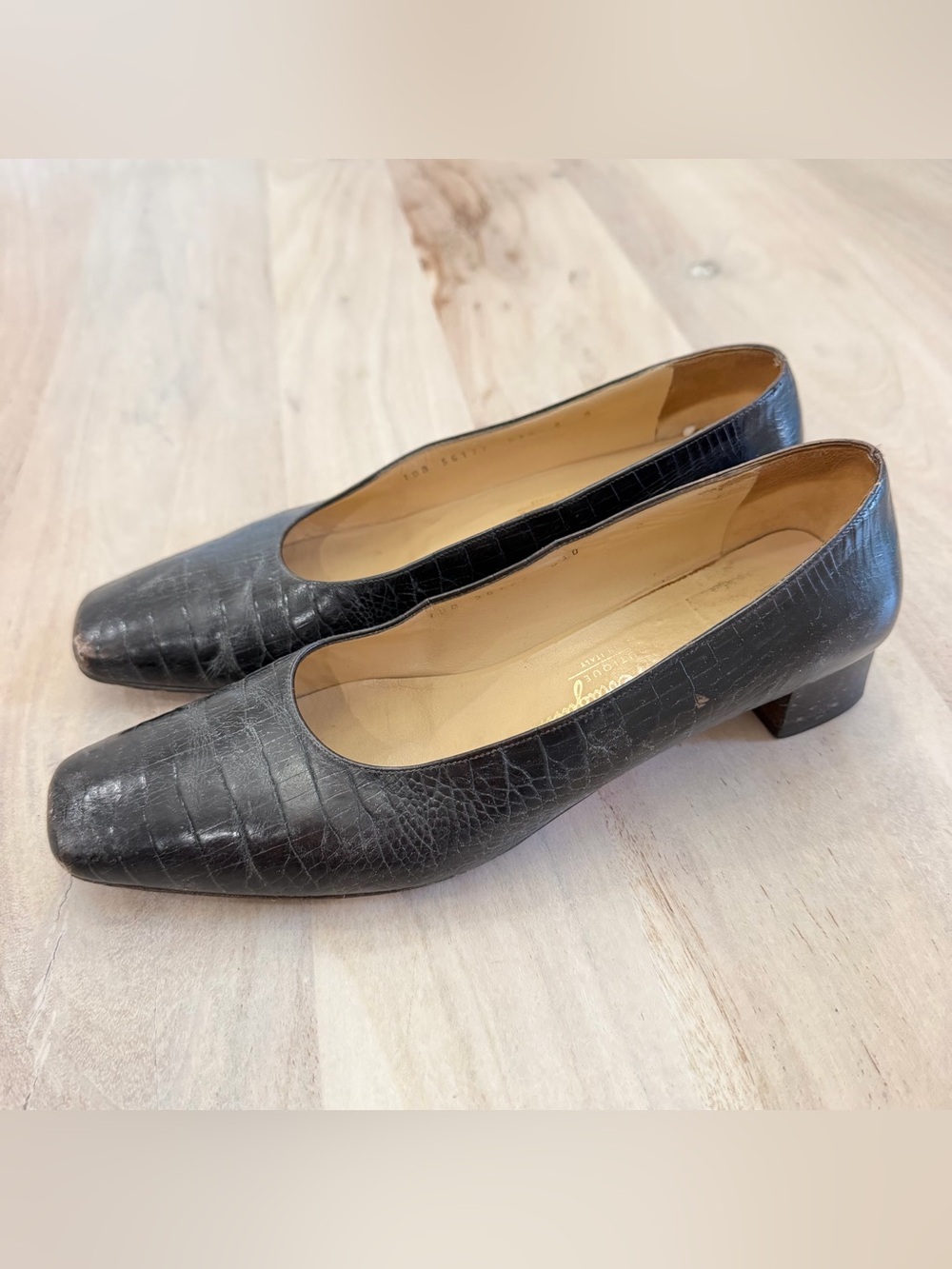 Vintage Ferragamo Shoes Croc Skin Classy Elegant Size 8 Black